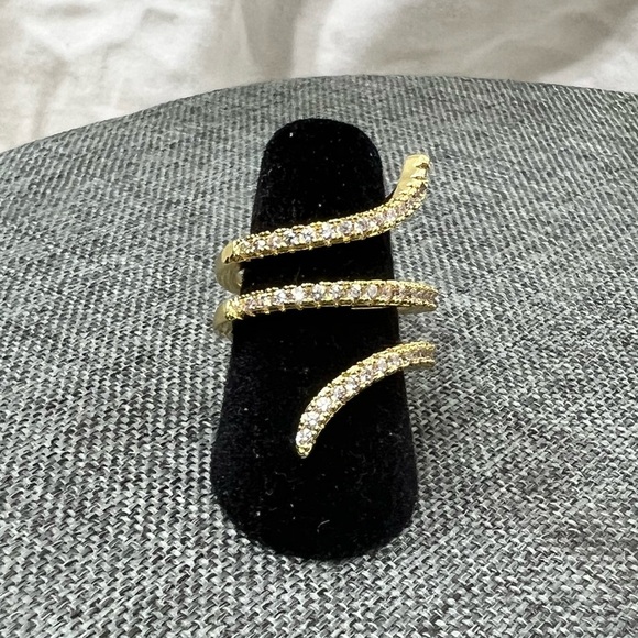 Fashion Jewelry Jewelry - Fashion Jewelry Ladys Ring Adjust To Fit. CZ Stone Wrapped In Front. Sty…